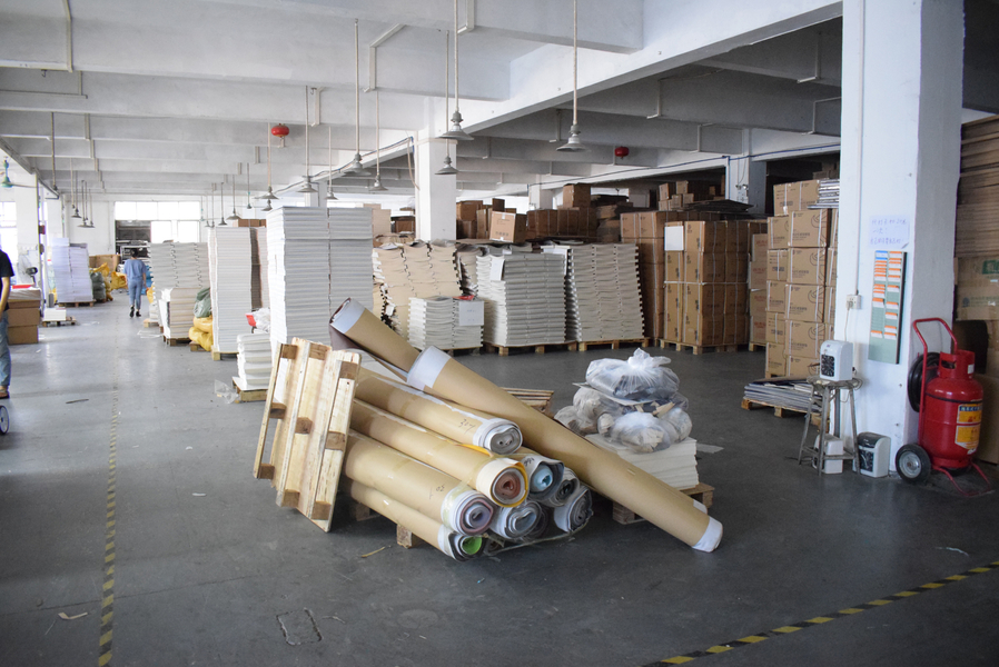 GUANGZHOU YM PACKAGE PRODUCTS CO.,LTD. productielijn van de fabrikant