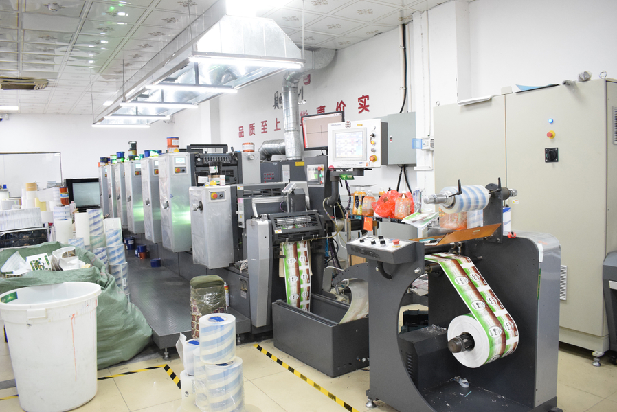 GUANGZHOU YM PACKAGE PRODUCTS CO.,LTD. productielijn van de fabrikant