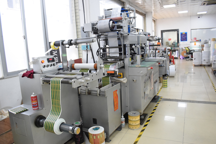GUANGZHOU YM PACKAGE PRODUCTS CO.,LTD. productielijn van de fabrikant