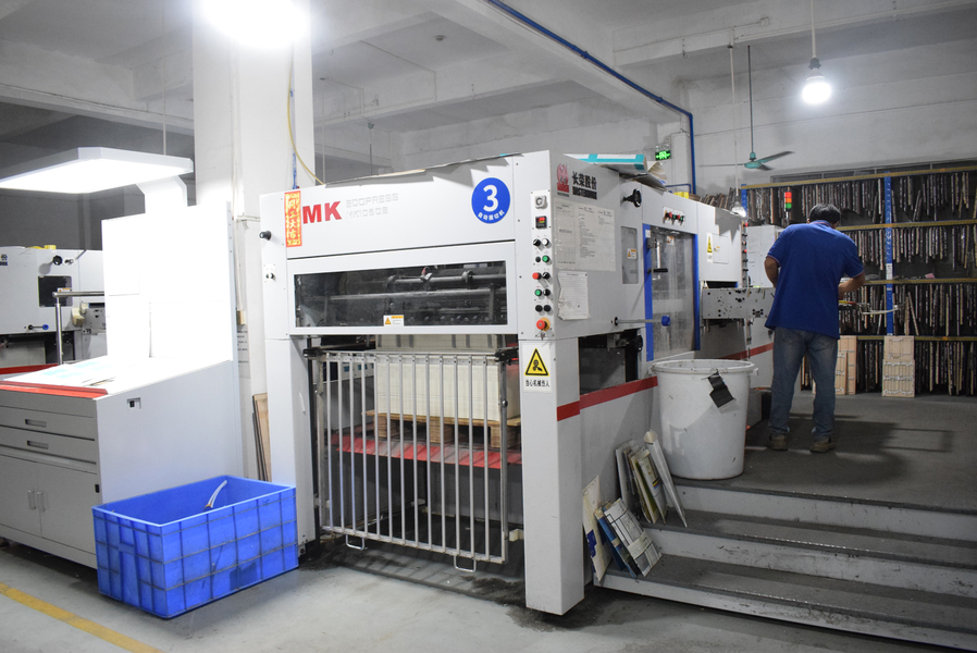 GUANGZHOU YM PACKAGE PRODUCTS CO.,LTD. productielijn van de fabrikant