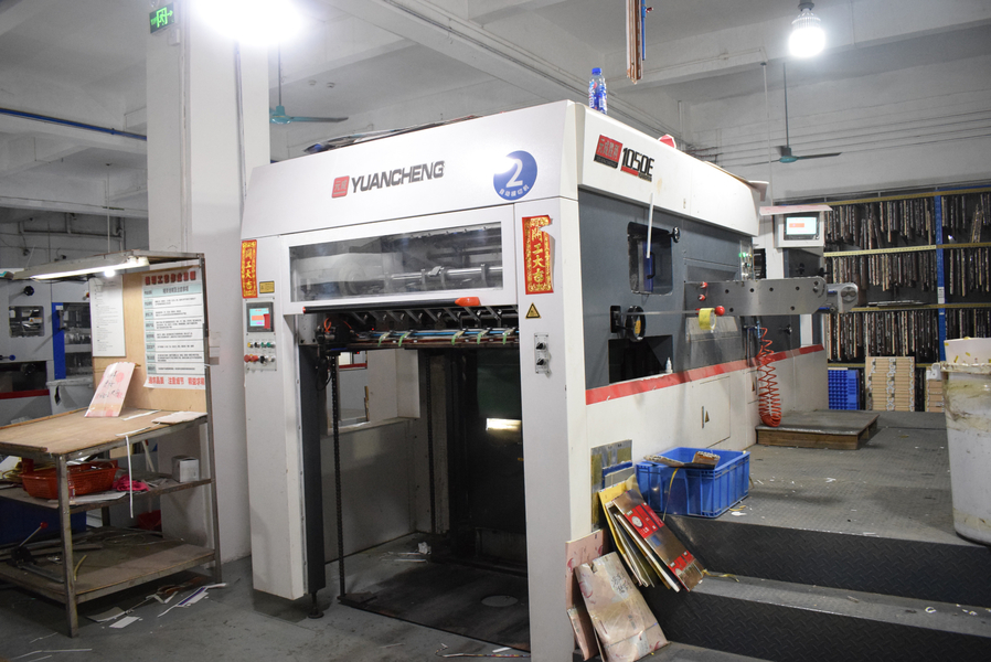 GUANGZHOU YM PACKAGE PRODUCTS CO.,LTD. productielijn van de fabrikant