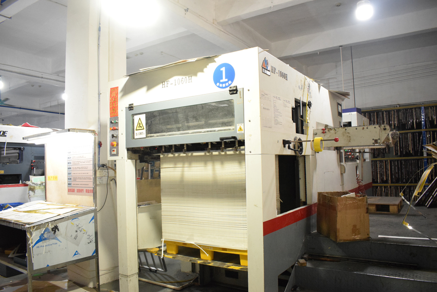 GUANGZHOU YM PACKAGE PRODUCTS CO.,LTD. productielijn van de fabrikant