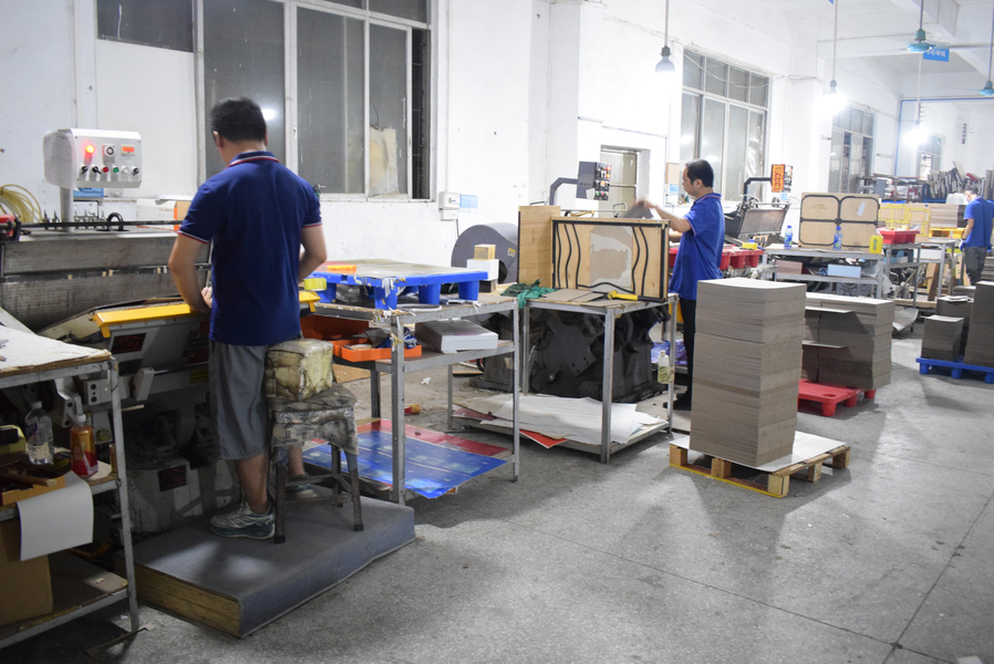 GUANGZHOU YM PACKAGE PRODUCTS CO.,LTD. productielijn van de fabrikant