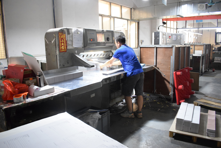 GUANGZHOU YM PACKAGE PRODUCTS CO.,LTD. productielijn van de fabrikant