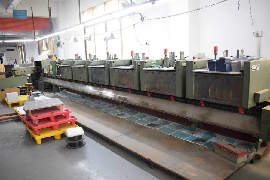 GUANGZHOU YM PACKAGE PRODUCTS CO.,LTD. productielijn van de fabrikant
