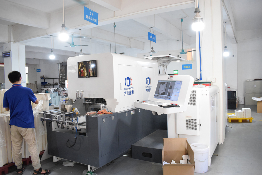 GUANGZHOU YM PACKAGE PRODUCTS CO.,LTD. productielijn van de fabrikant