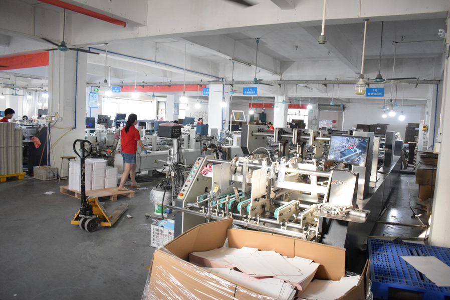 GUANGZHOU YM PACKAGE PRODUCTS CO.,LTD. productielijn van de fabrikant
