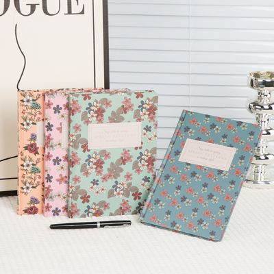 Optie voor personalisatie van een gepersonaliseerd notitieboek met logo-opdruk en pastelkleurenschema voor personalisatie