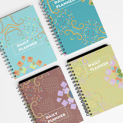 Een spiraalgebonden hardcover notitieboek met een elegante stijl, geschikt voor vergadernotities en persoonlijke journaling.